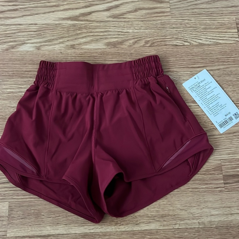 lululemon pomegranate hotty hot shorts